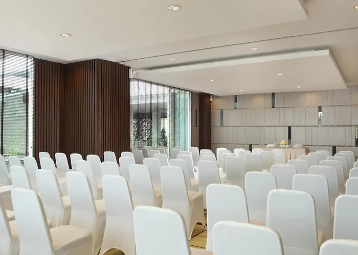 Hotel Santika Siligita 3*