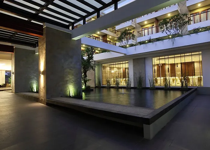Santika Siligita Hotel 3*